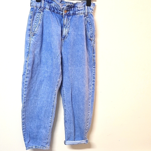 Zara Paperbag High Rise - Tapered Leg - Ankle Grazer - Ridge Light Wash. - Picture 3 of 9